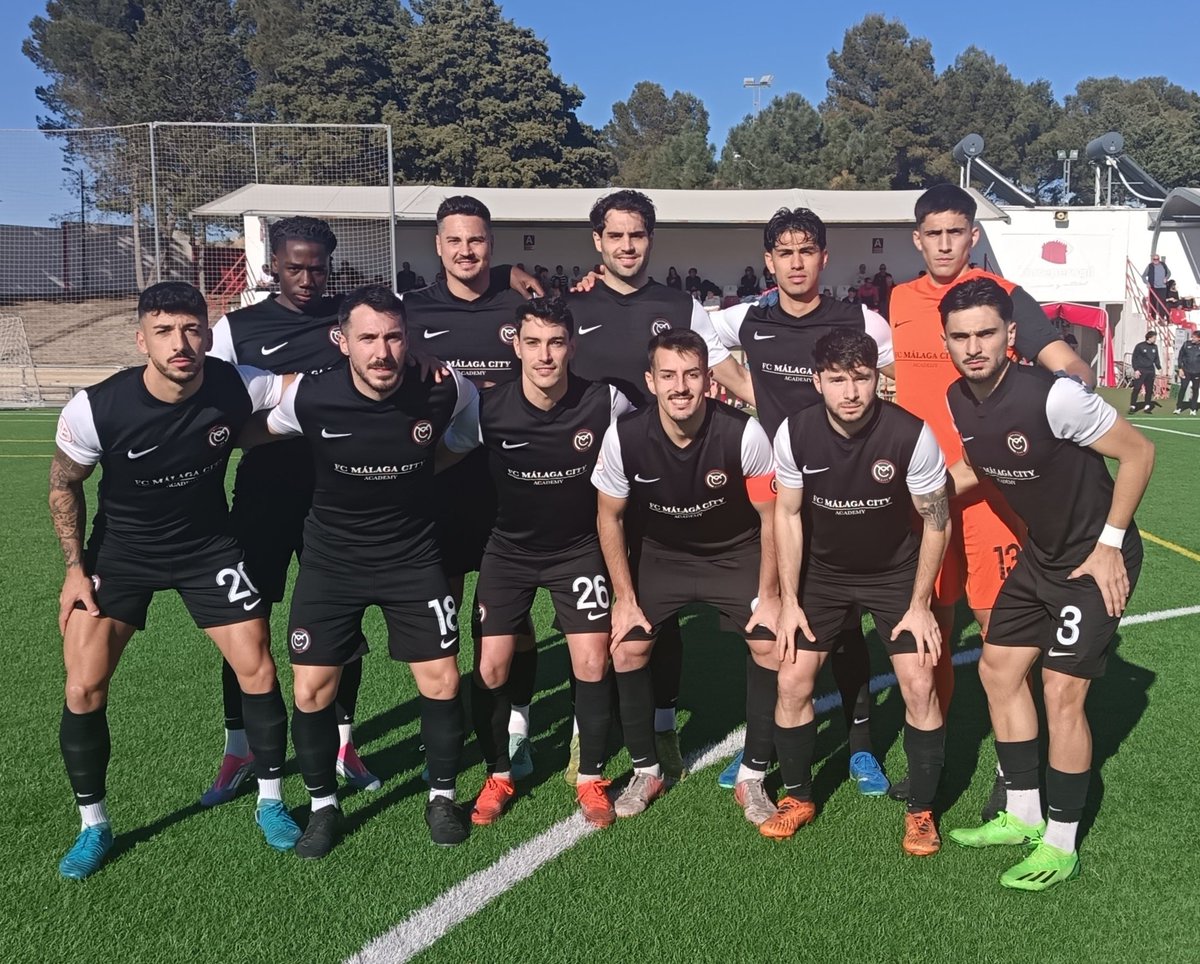 Por noticias como ésta,  cada vez menos personas se fían de los medios escritos.
El Málaga Hoy Miente.
Partiendo de que el Ayuntamiento de Torremolino quien pone los horarios, Malaga City CF quería jugar el sábado, pero no había horarios, por lo que trasladaron el partido al