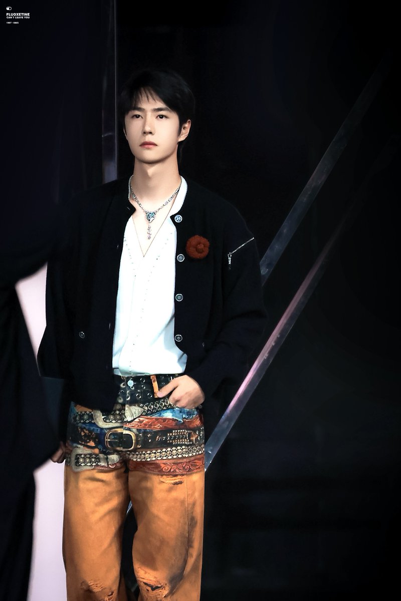 hellooo my jongin and yibo wearing the same pants??! 
that’s how my two worlds collided 🥲