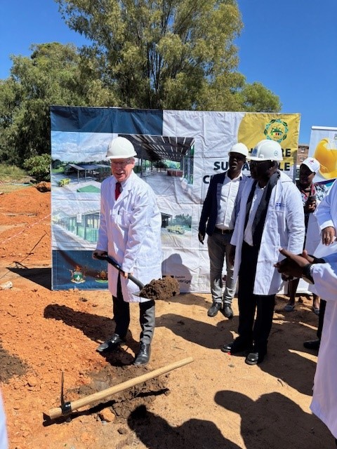 Sweden in Zimbabwe 🇸🇪 (@swedeninzw) on Twitter photo This week <a href="/SwedAmbZimbabwe/">Amb. Per Lindgärde</a> joined the Harare Sustainable Cities' ground-breaking in Mabvuku. Funded by 🇸🇪 & implemented by <a href="/UNHABITAT/">UN-Habitat</a>, it focuses on waste mgt, renewable energy & sustainable growth.
Aligned with 🇸🇪's green transition, it marks a step towards a greener Harare. This week <a href="/SwedAmbZimbabwe/">Amb. Per Lindgärde</a> joined the Harare Sustainable Cities' ground-breaking in Mabvuku. Funded by 🇸🇪 & implemented by <a href="/UNHABITAT/">UN-Habitat</a>, it focuses on waste mgt, renewable energy & sustainable growth.
Aligned with 🇸🇪's green transition, it marks a step towards a greener Harare.