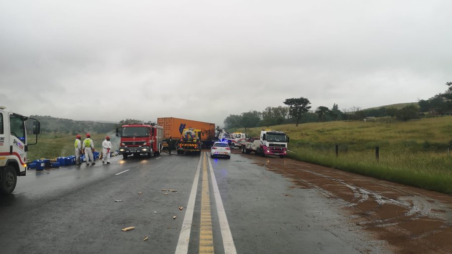 One lane of the N3 at the foot of Van Reenen’s Pass has now been opened to traffic after a crash involving two trucks.
tinyurl.com/4anmb5nd