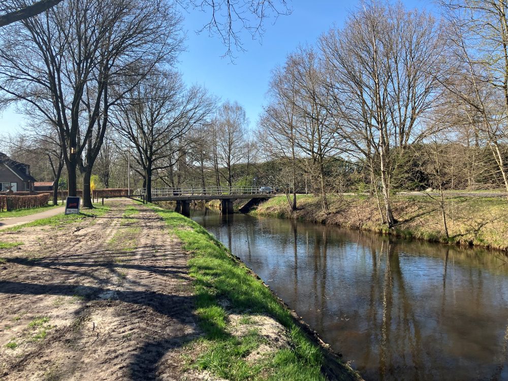 In de afgelopen maanden is hard gewerkt aan het baggeren van het Veenkanaal en het Geesters Stroomkanaal in Westerhaar – Vriezenveensewijk. De werkzaamheden hebben iets langer geduurd dan gepland, maar worden binnenkort afgerond. 
vechtstromen.nl/projecten/actu…