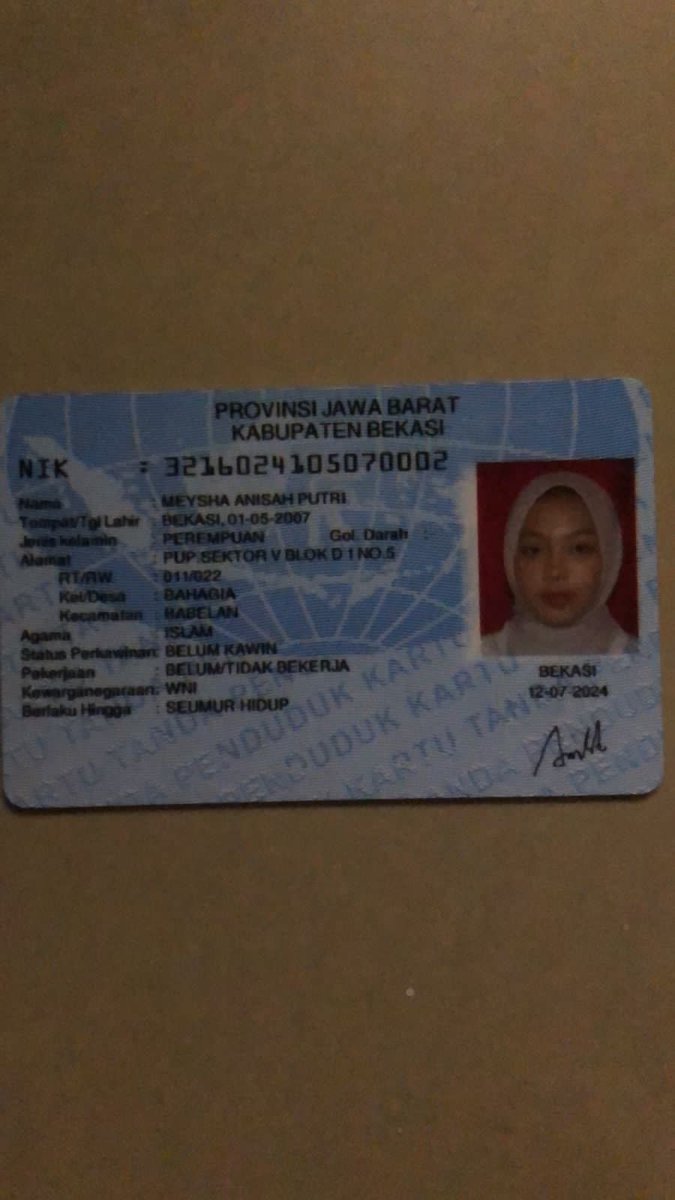 dwivergent's tweet image. KETIPU DIGICAM 500K
A THREAD
jadi kronologi nya pertama dia chat aku di Facebook aku wtb disana terus juga wtb di twt kan, aku emang lagi nyari digicam karena buat hadiah ulang tahun aku dan self reward aja. Sebenenya aku udah ragu aku chat temen ku takut tapi tetep aku send-