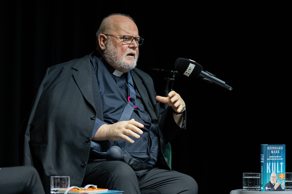 📺TV-Tipp zum Wochenende: Bei Bier und Brezn diskutiert unser Erzbischof Kardinal Reinhard Marx am So, 6.4. um 11 Uhr am BR-Sonntags-Stammtisch. Thema u.a.: Sein neues Buch "Kult. Warum die Zukunft des Christentums uns alle betrifft". Mehr zur Sendung 👉️ kurzlinks.de/87cz