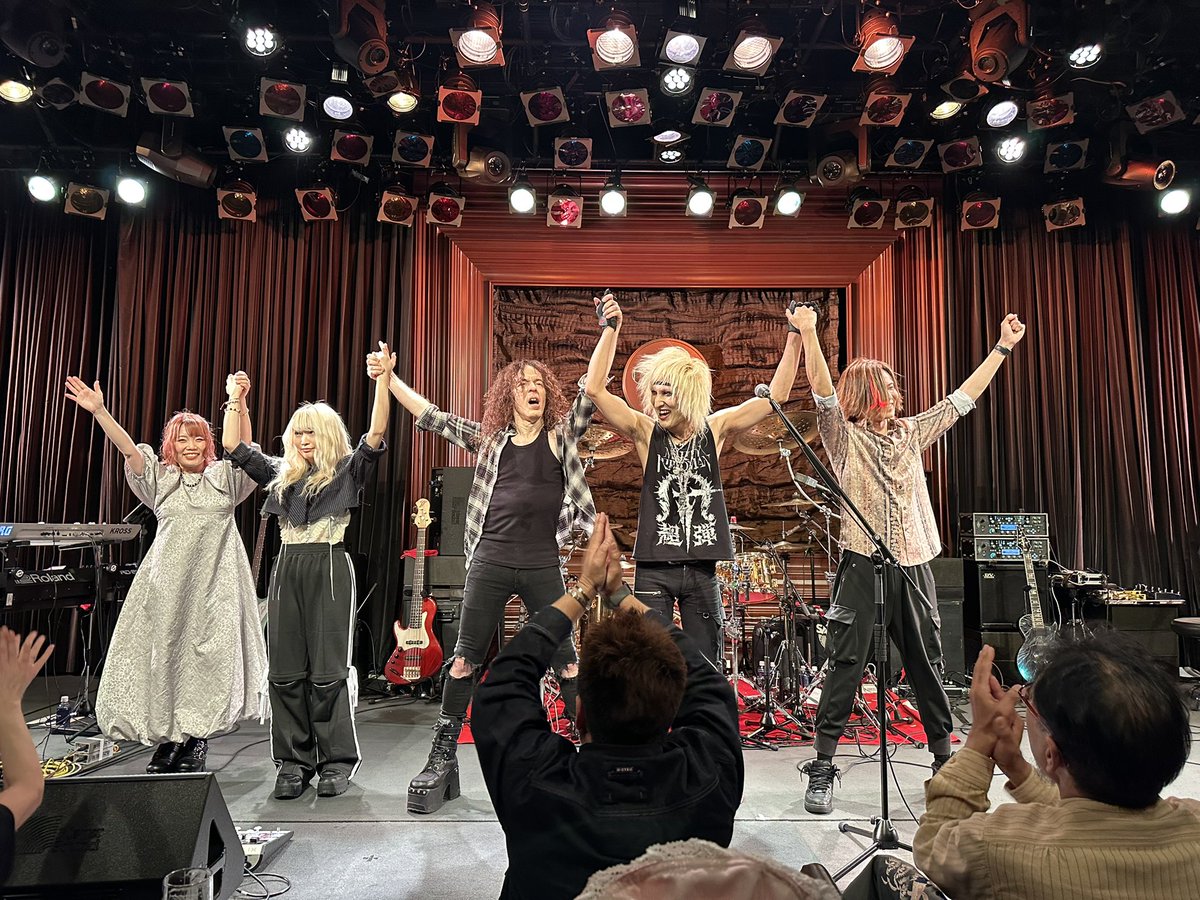 asarugem's tweet photo. マーティのLiveが終わった。めっちゃ良かった。
COTTON CLUB サイコー！
この会場で何度でも演ってほしい！！ https://t.co/4YH5FaRd9t