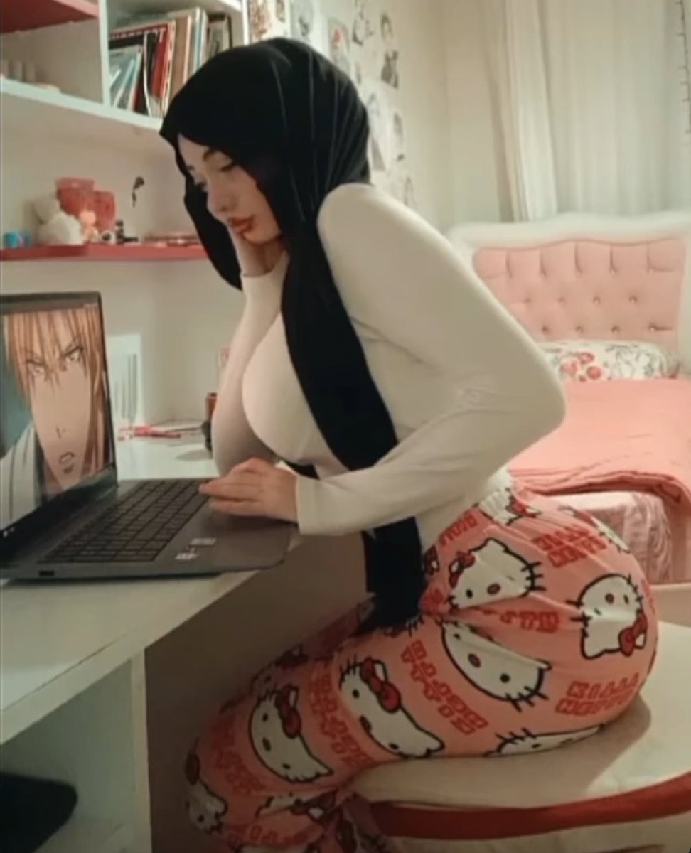 Şunun arşivi isteyenler olmuş 16 yaşında kızın arşivinide istemeyin amk
