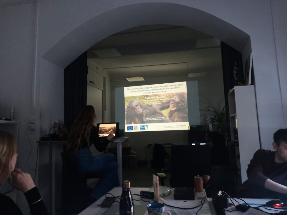 cles_ncu's tweet image. Today, it is @rapha_heesen - it is her 3rd talk at @UMK_Torun #IPiK #CLES. 💪 We are now listening about "Applying advanced technologies to study emotions and communication in humans and other primates" 🏋️🦧🔬 Thanks for coming, Raphaela! #apes #human #research #communication 💚