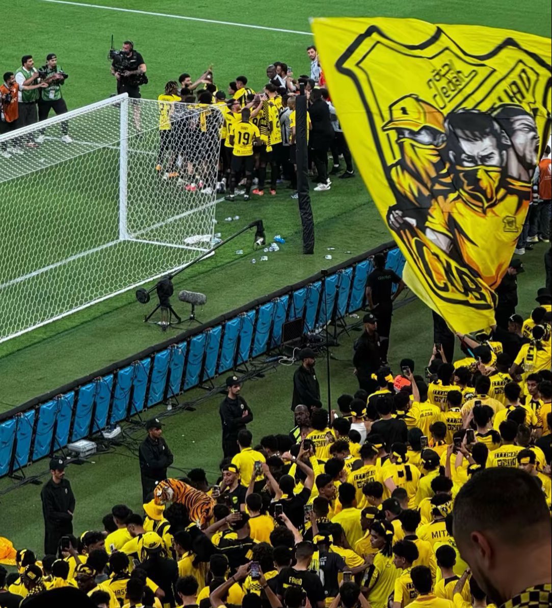 🚨⚫️🟡|

تعشق #الاتحاد حط نقطه ورتويت وراح نتابعك كلنا ندعم بعض نبي نوصل ل أكثر عدد ممكن 🖤💛من المتابعين 💛🖤🤩🔥