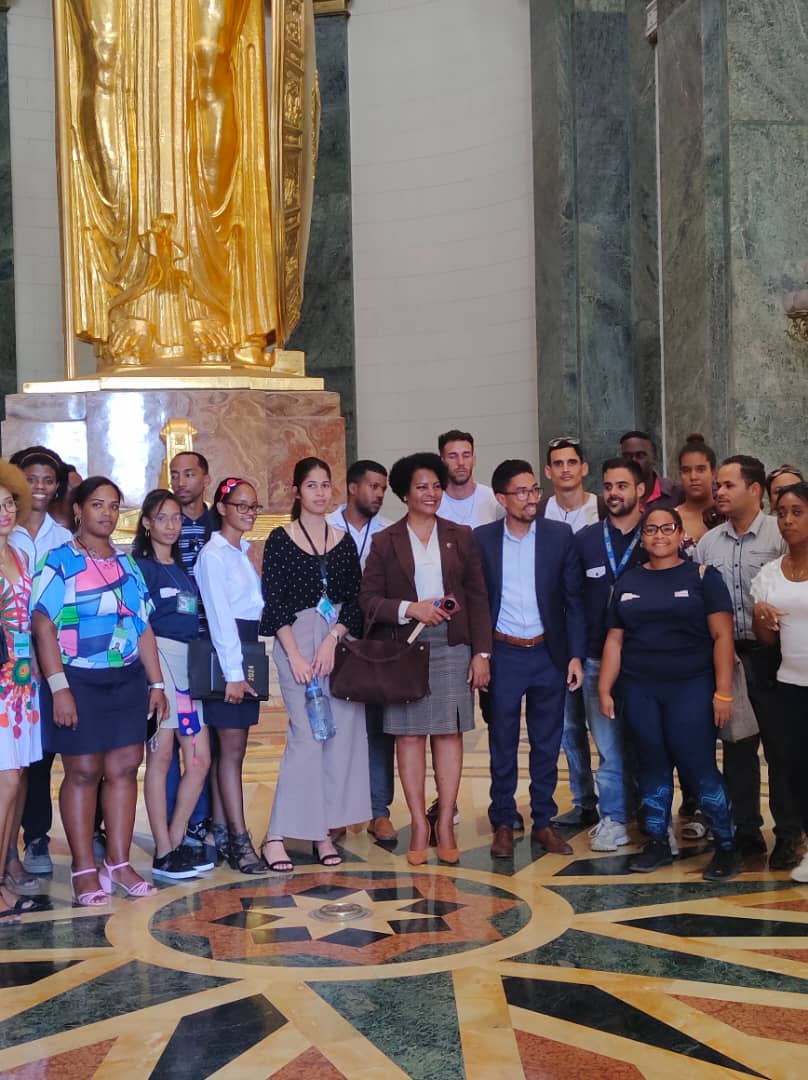 Excelente encuentro de la Ministra Presidente del BCC con los jóvenes del SF, en el Capitolio en saludo de 4 de abril