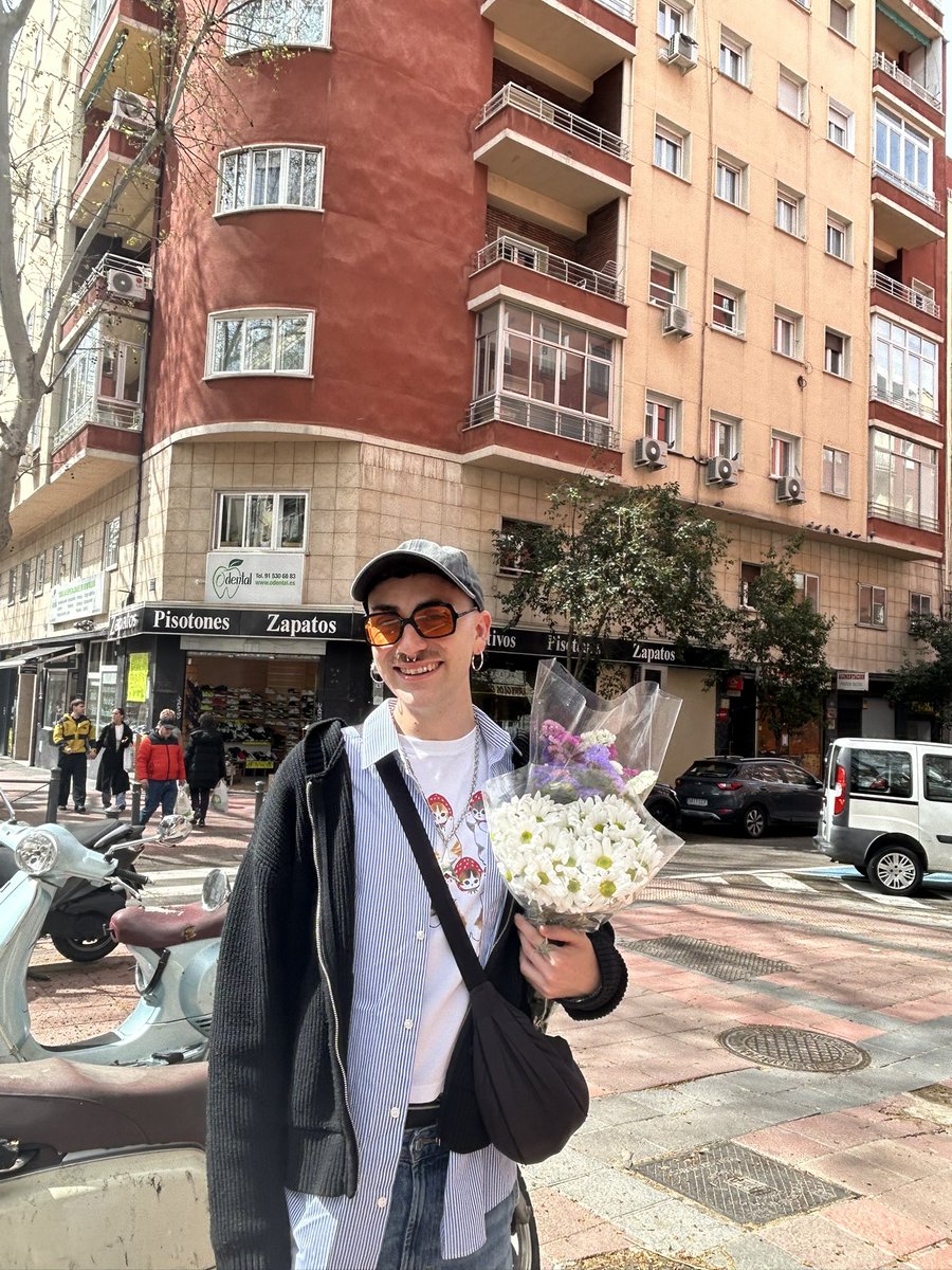 myviolets's tweet photo. Escaparates, maniquís y un reino en cada acera 💌 https://t.co/i6BXHNJAcK