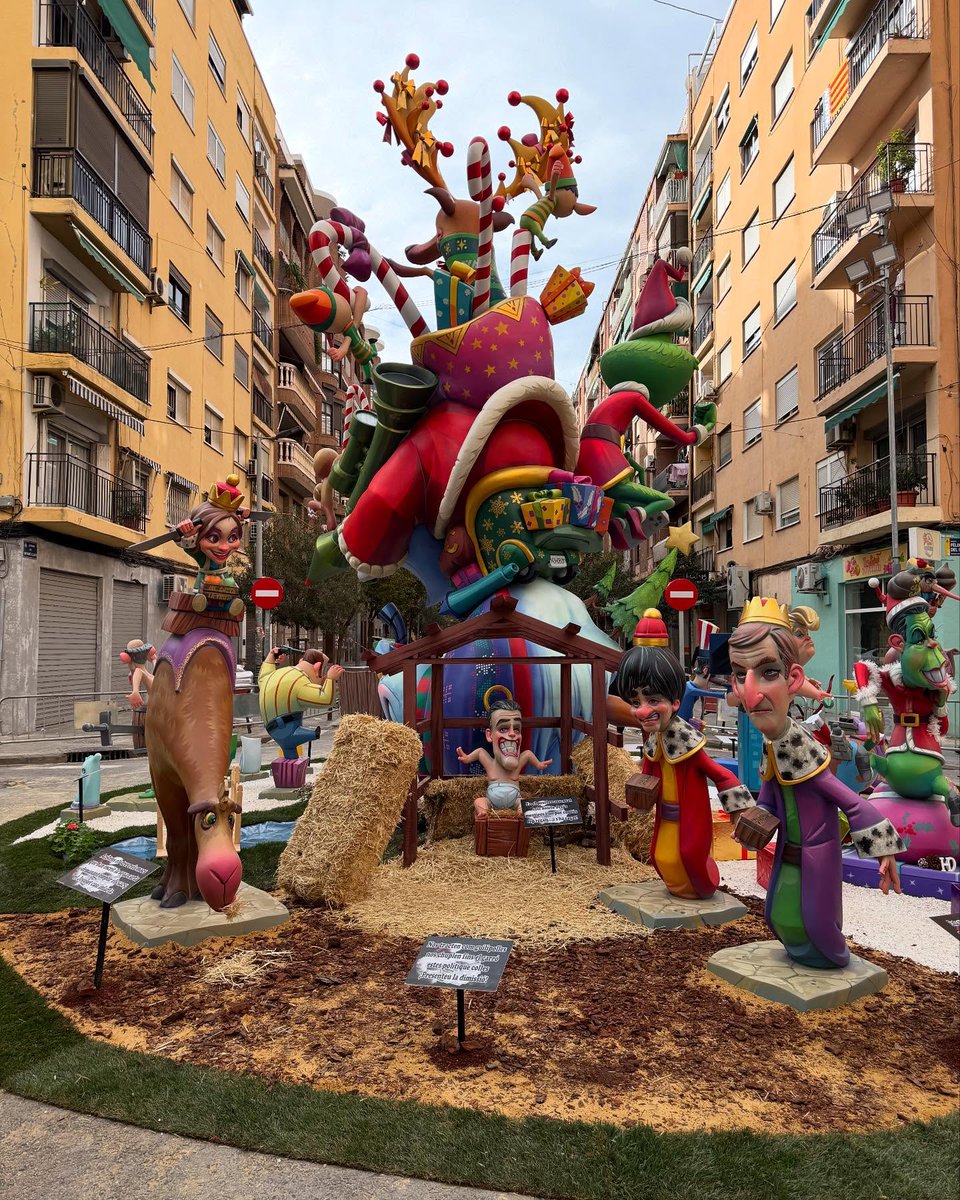 Continuïtat en algunes comissions, com en el cas de Gayano Lluch de <a href="/RascanyaFallas/">Agrup Fallas Rascaña</a> que renova a l'👨🏻‍🎨Luís Espinosa després del bon resultat a la secció 1-B, per a fer la gran de les seues #Falles2026 #Rascanya #Falles #València #FitxaFalles 📸via Facbok de la comissió.