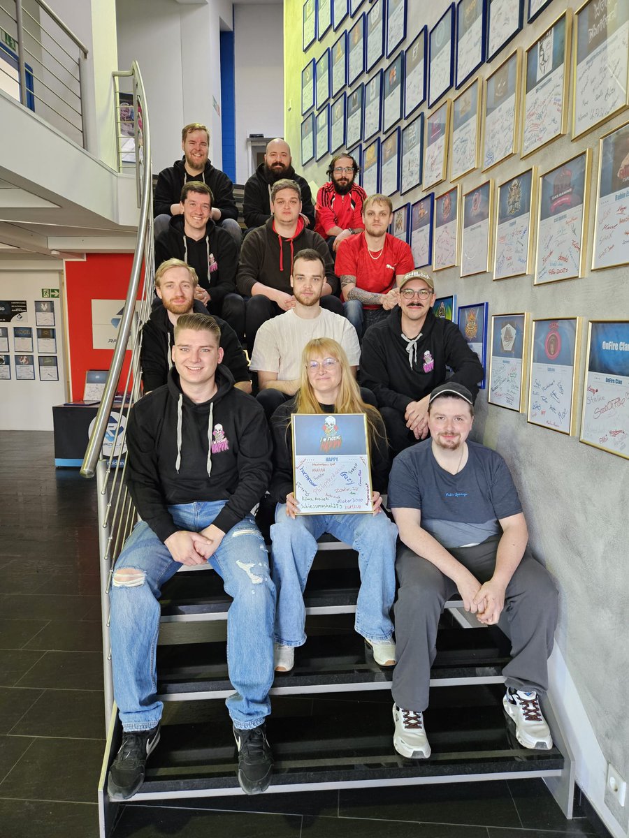 Heute ist die Community "HAPPY" aus dem Lan Haus abgereist.
Vielen Dank für euren jetzt schon dritten Besuch bei uns.😊

Ein paar von Ihnen haben jetzt noch eine Rückfahrt nach Österreich vor sich. Gute Fahrt !

Man sieht sich nächstes Jahr wieder.❤

rapidlan.de