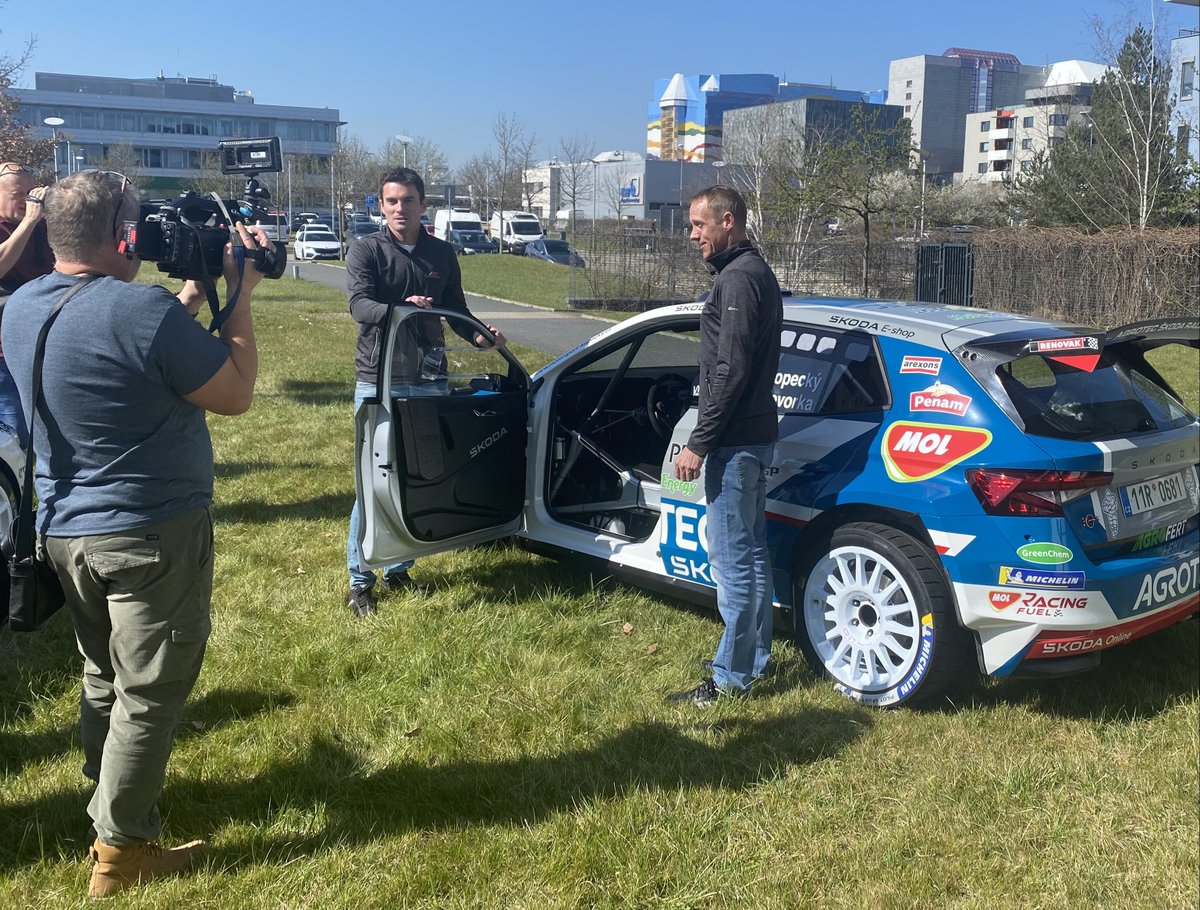 Včera u nás proběhla předsezónní tisková konference závodních týmů AGROTEC Škoda Rally Team a AGROTEC Czech Abarth Team. Janu Kopeckému s Jiřím Hovorkou (AGROTEC Škoda Rally Team) a Martinu Radovi a Jaroslavem Jugasem (AGROTEC Czech Abarth Team) přejeme úspěšný vstup do sezóny🏎️