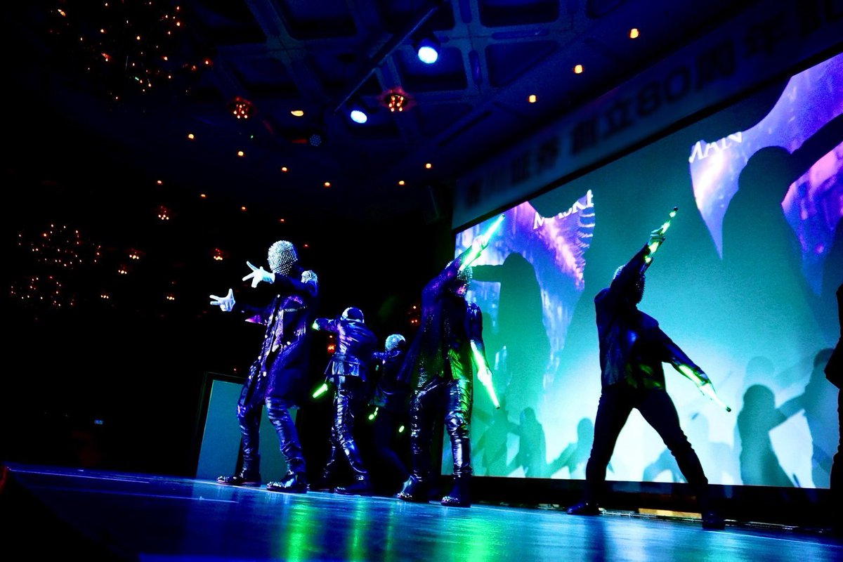 【MASKED SHOWMAN】
香川県にて行われた企業様イベントにてオープニングパフォーマンスショー🔥

LEDパフォーマンスに加え、フリースタイルバスケやBMX等バラエティに富んだスペシャルショーを披露しました⚡️

#MASKEDSHOWMAN
#マスクドショーマン