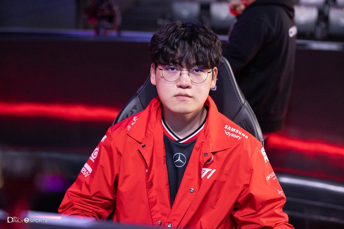 kenzi131's tweet photo. #LoL  #LCK  #구마유시  @T1LoL .@gumayusi_min https://t.co/iZ5VvJNLwT