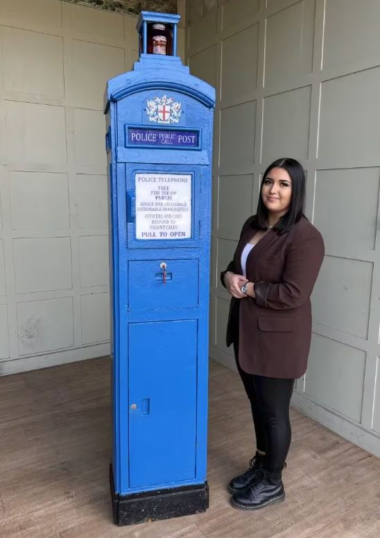 Original Cast Iron Blue Police Post PA3 just arrived at UKAA. 

We can ship worldwide.

Mon - Fri: 9am - 5.30pm                                 
Sat: Closed      
Tel: 01543 222923                                                   
Email: info@ukaa.com