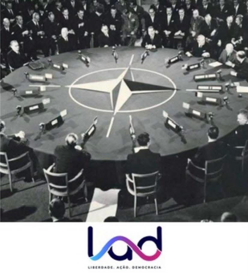 LADAssociacao's tweet photo. ☮️🧭 A NATO celebra este ano 76 anos. A Aliança, que foi fundada no dia 4 de abril de 1949, ajudou “a espalhar paz, democracia e prosperidade na Europa”.

Foi fruto do receio de expansão da União Soviética pelo continente europeu. 

#associaçãolad
#liberdade 
#democracia 
#paz https://t.co/dSy5FXGEEo