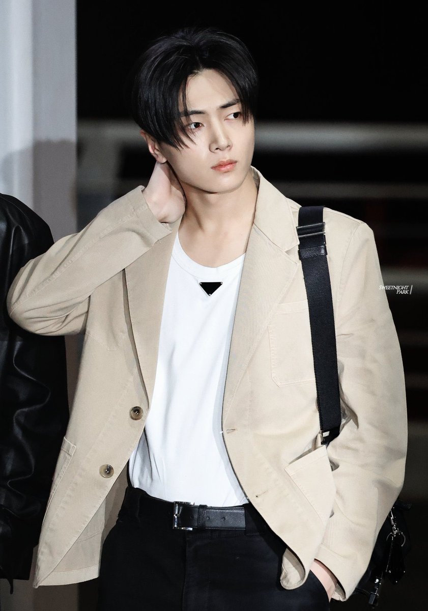 mainlyjay's tweet image. he’s such a heartthrob