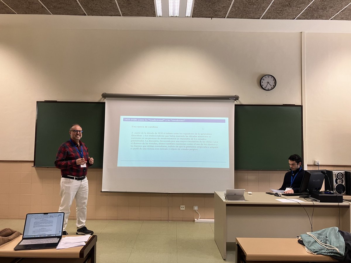 Italo Cosentino y Alessio Santamato (U. Firenze y UNINT Roma) presentaron “‘A cada paso encontramos adverbios transformados en conjunciones’. El problema del límite de las categorías de adverbio y conjunción en las gramáticas del español (1825-1920)”
