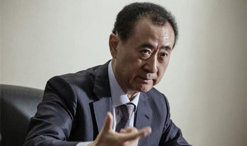 眼睛有神是好的，年轻人讲眼里有光，年轻人眼神足也是可以早早成事，老年人眼睛有神晚年好，子孙有能力，自己以前也是有能力。中年人40多岁目前还没有什么大成就，依然眼神十足，这样人一般有大谋望，因为承上启下没砸到他们，还眼里有光，眼神十足说明他们的精力旺盛同时对自己充满自信，未来不可估量