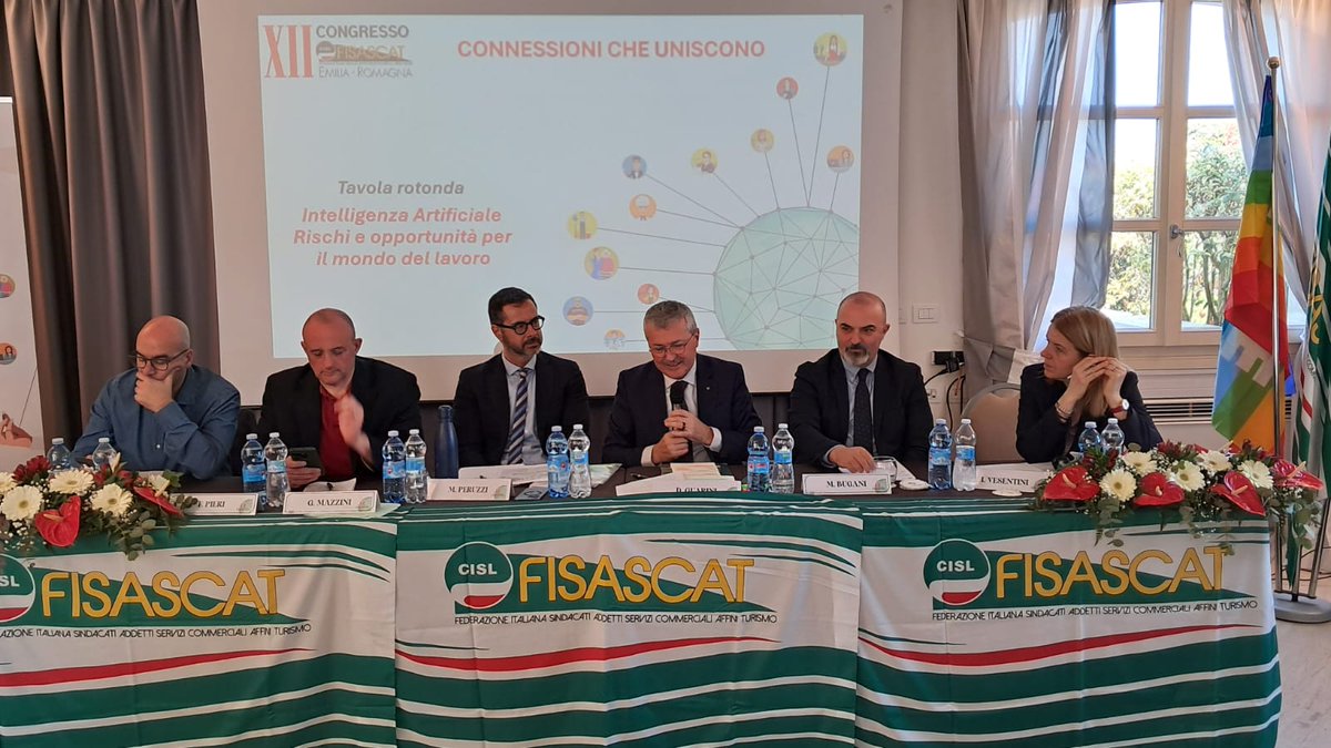 Cisl_ER's tweet photo. Tavola rotonda sull' #AI nell'ambito del 12° Congresso @fisascater, la segreteria generale Malgara Cappelli nella sua introduzione:🗣️"L' #intelligenzaartificiale va monitorata con attenzione anche nell'ottica della differenza di genere, vista la capacità che ha di ampliarla o di ridurla. Un utilizzo che quindi potrà generare benefici o svantaggi, anche per questo sarà indispensabile indirizzarla nella direzione giusta, sempre sotto lo sguardo vigile dell'intelligenza umana"
