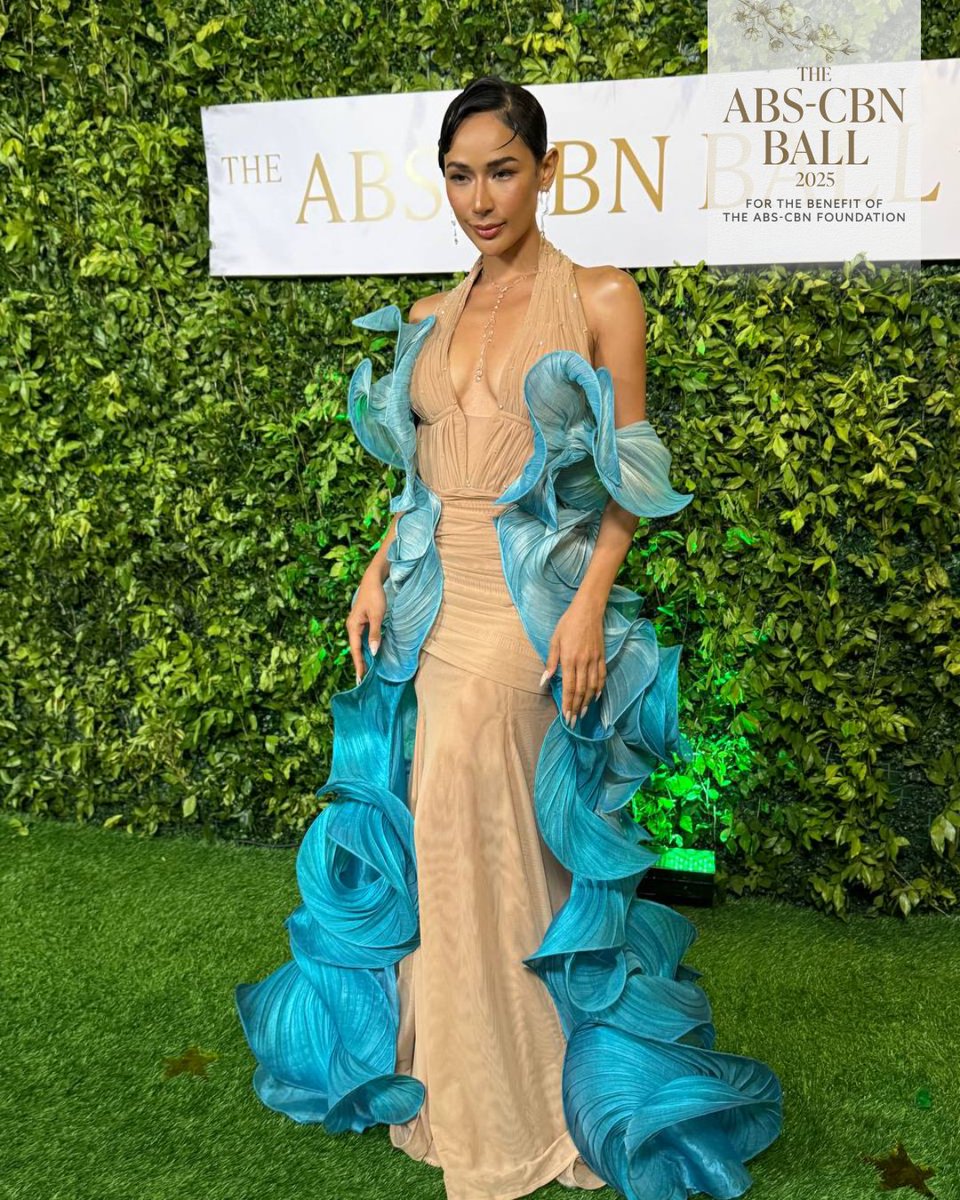 ofc_iwant's tweet photo. Servin' look like a true queen! 👑
Samantha Bernardo at tonight's #ABSCBNBall2025!

Watch the #ABSCBNBall2025 now LIVE on iWantTFC! https://t.co/eaEq51AR0b https://t.co/9NIDfKLrAT