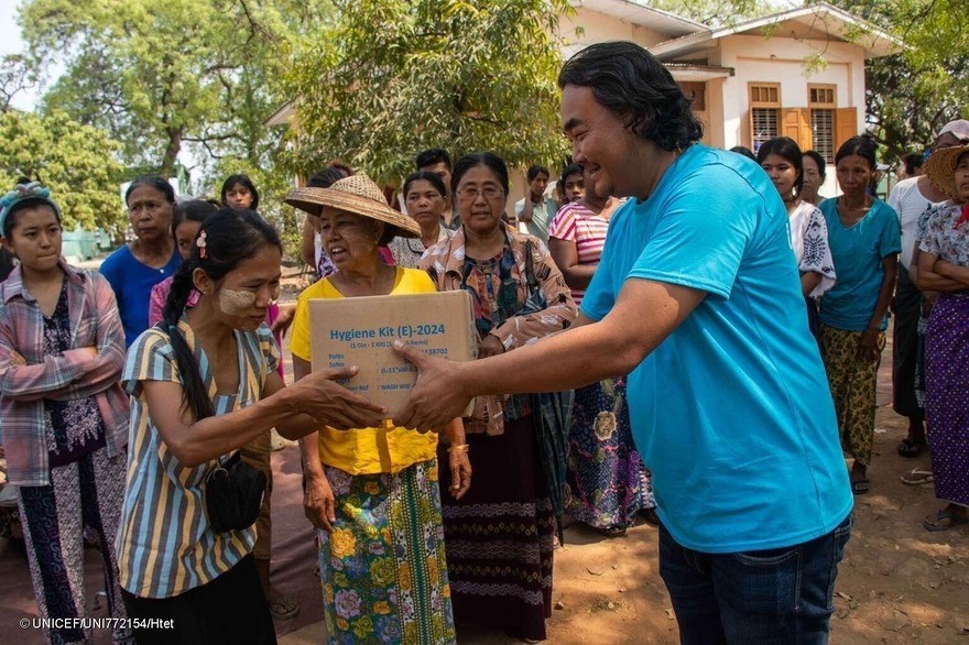 La infancia en Myanmar nos necesita. Desde
<a href="/UNICEF/">UNICEF</a> hemos enviado 80 toneladas de suministros vitales para apoyar a los niños, niñas y familias afectadas por el #TerremotoMyanmar Seguimos trabajando para llevar ayuda unicef.es/emergencia-mya…