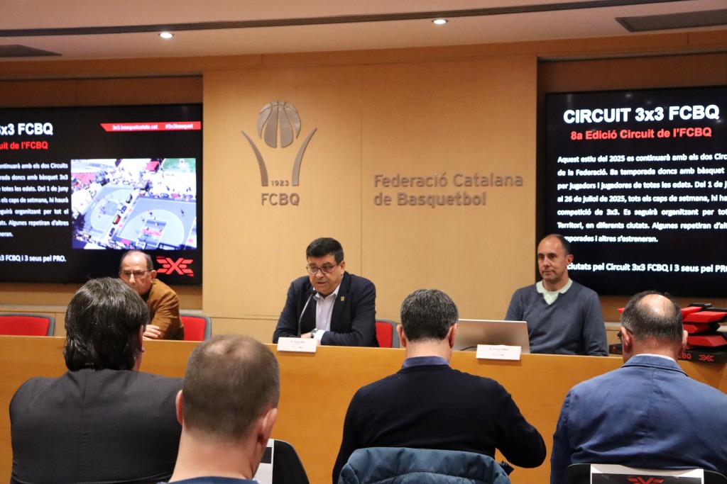 FCBQ's tweet image. #3x3basquet🏀 / Presentats els Circuits 3x3 FCBQ 2025!

🆕 La Sala Enric Piquet i Miquel ha acollit, divendres 4 d'abril, la presentació oficial del 8è Circuit 3x3 FCBQ, i el 2n Circuit PRO 3x3 FCBQ.

➡️ basquetcatala.cat/noticies/11211
🔗 3x3.basquetcatala.cat
🗨️ #3x3basquet #3x3