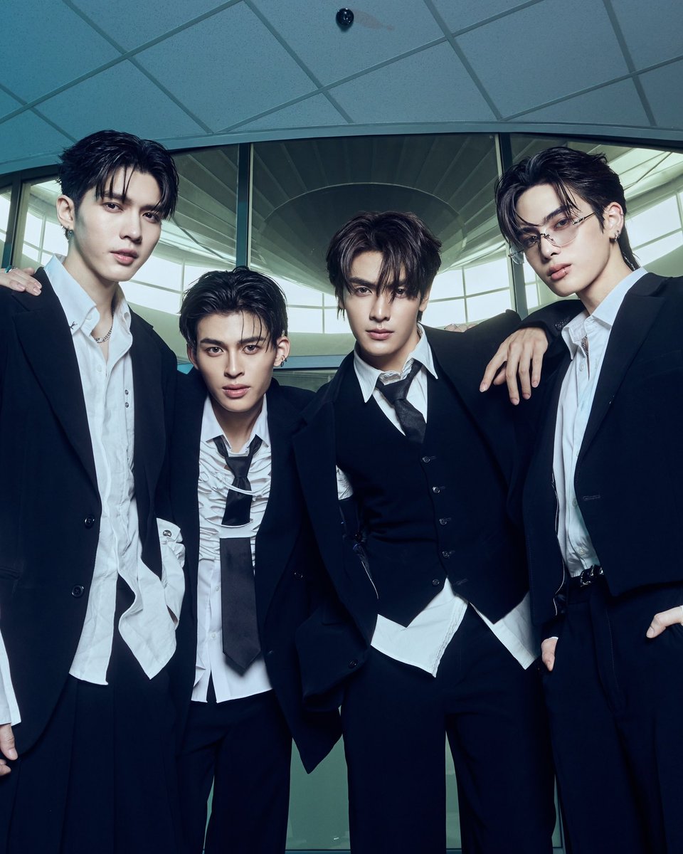 ElleMenThailand's tweet photo. บอยกรุ๊ปมาแรง ‘https://t.co/Xxuqn2803I’ คัมแบ็คไฟลุก! พร้อมปล่อยซิงเกิลใหม่ “ถอด (Take it off)” ที่จะมาถอดรหัสหัวใจรับซัมเมอร์นี้ให้ร้อนฉ่ากว่าเดิม

#JASPER
#ppnaravit #santapp #จุงอาเชน #aou_tnbknr #Joongarchen https://t.co/f0i60SOlBq