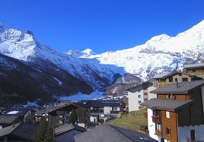 Mostly sunny and relatively warm today in the Alps: weathertoski.co.uk/weather-snow/