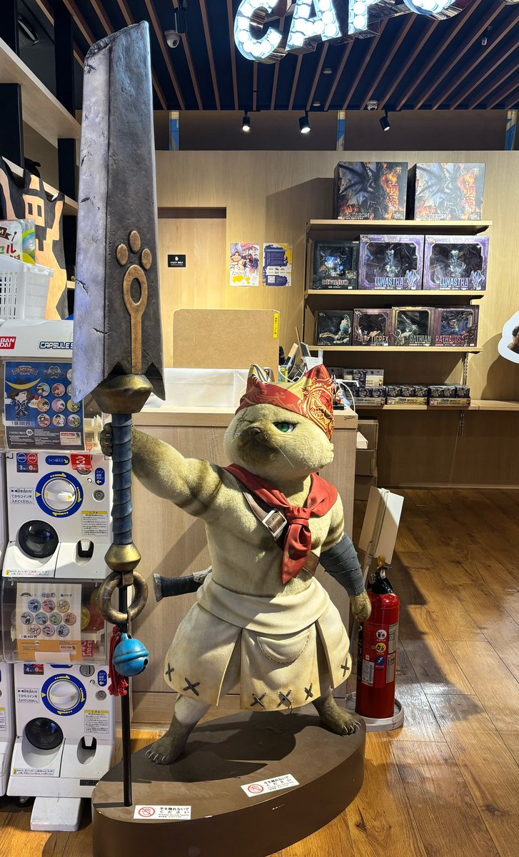 marupon_marupon's tweet image. カプコンカフェでモンハンの食の世界を楽しんでるなう！
モンハンのゲームミュージックが流れていて、あんなシーン、こんなシーンを思い出しました。たくさん笑ったなあw
ディスコさんのアクスタがバックのアルシュベルドに合ってる！😆w
😃続きまーす。
#ほしののひとりごと
#ほしのディスコ