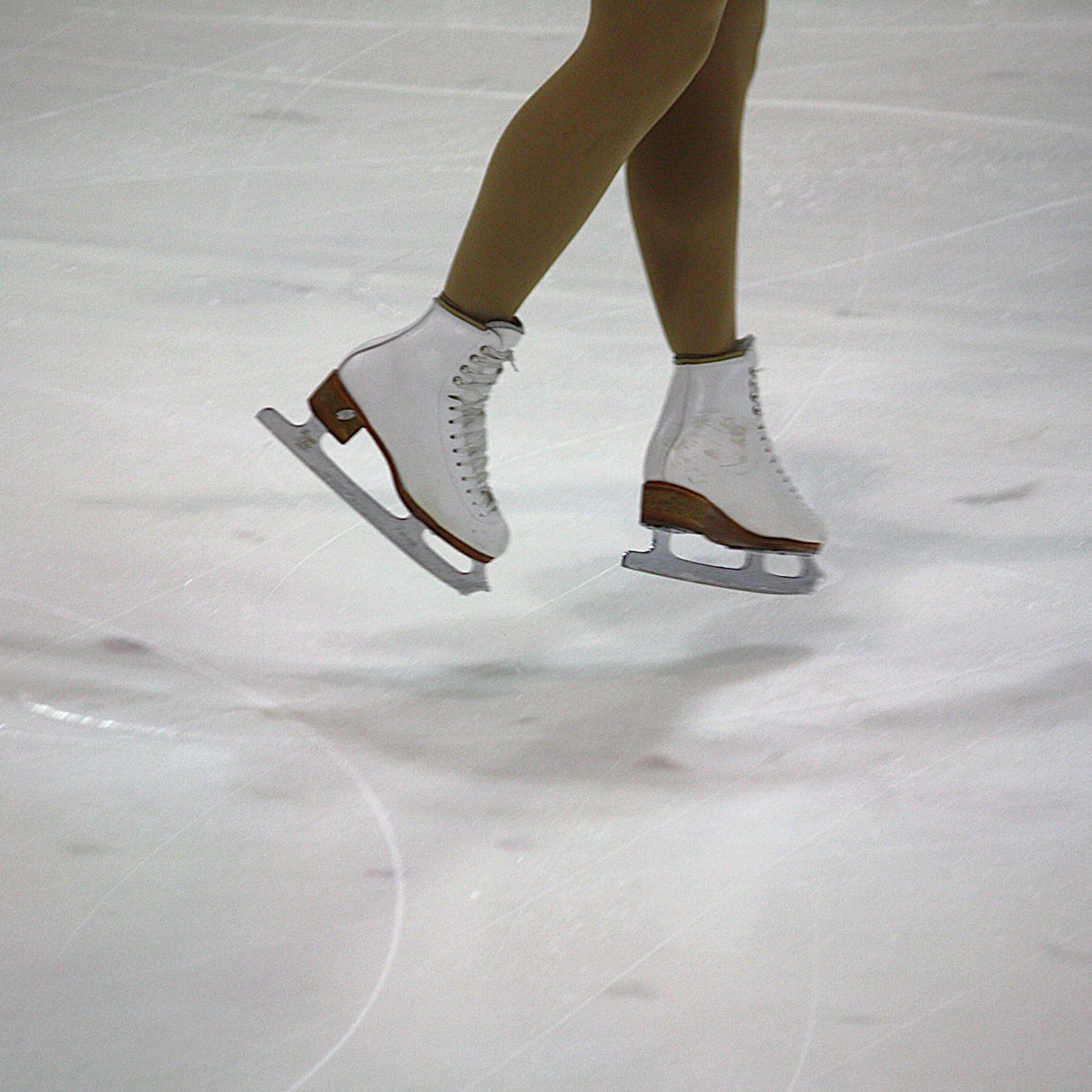 Reilu kilpailu ja puhdas urheilu ovat esillä SUEKin esittelypisteellä  muodostelmaluistelun MM-kisoissa Helsingin jäähallissa. Pisteemme on  avoinna perjantaina klo 16–21 ja lauantaina klo 15–19. Tervetuloa! ⛸️
<a href="/ISU_Figure/">ISU Figure Skating</a> <a href="/SkatingFinland/">SkatingFinland</a> 
Lue lisää: suek.fi/muodostelmalui…