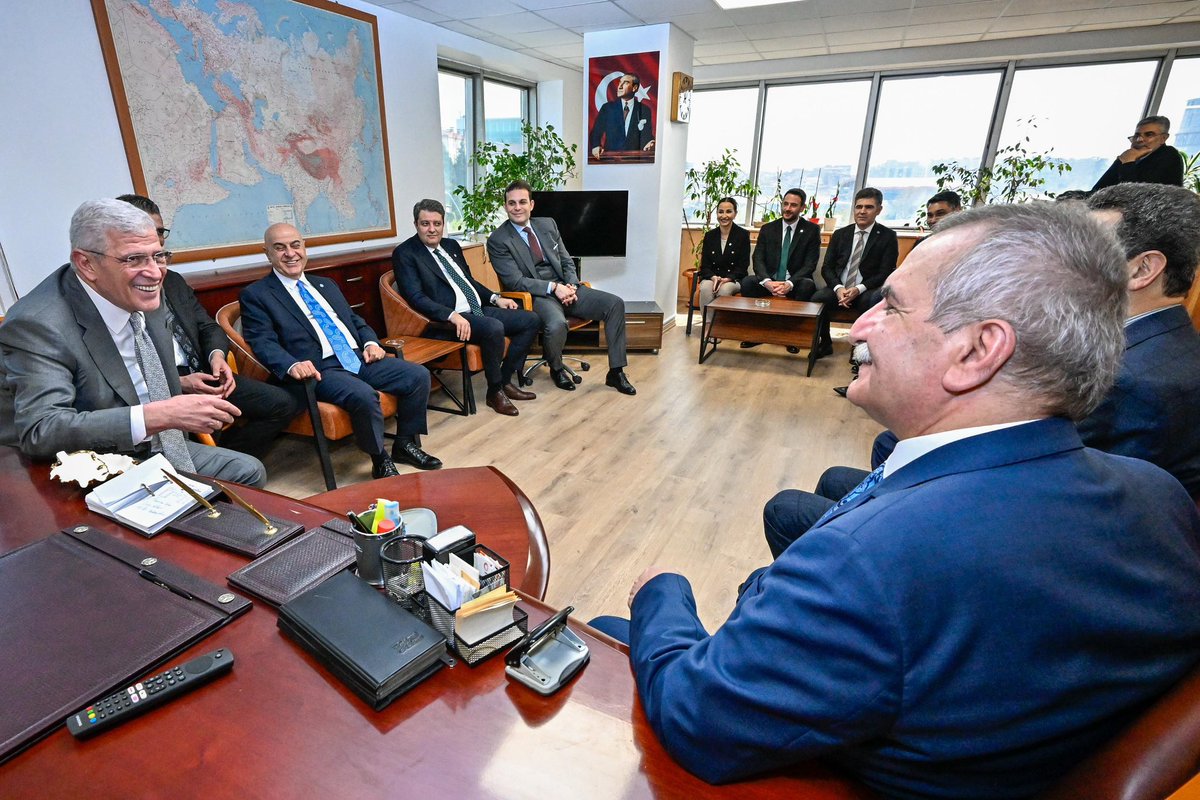 MDervisogluTR's tweet photo. Gazeteciliğin âdeta suç sayıldığı bu dönemlerde, demokrasi mücadelemize önemli katkılar sağlayan Yeniçağ Gazetesi’ni ziyaret ettik.

Misafirperverlikleri için 27. Dönem İstanbul Milletvekilimiz ve Yeniçağ Gazetesi İmtiyaz Sahibi Sayın Ahmet Çelik'e teşekkür ediyorum. https://t.co/9goUKkPZm9