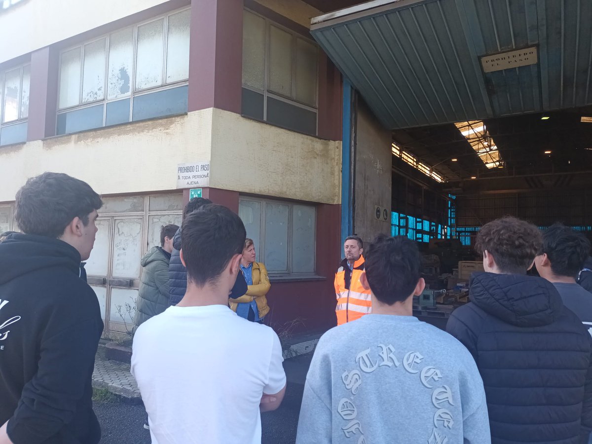 Alumnado 1º del CFGM de Soldadura y Calderería y 1º curso de CFGS de Sistemas Eléctricos y Automáticos han visitado la empresa Apsider en Tabaza acompañados por profesorado del departamento de FOL. Esta visita está organizada a través de la <a href="/FLCconstruccion/">Fundación Laboral de la Construcción</a> .