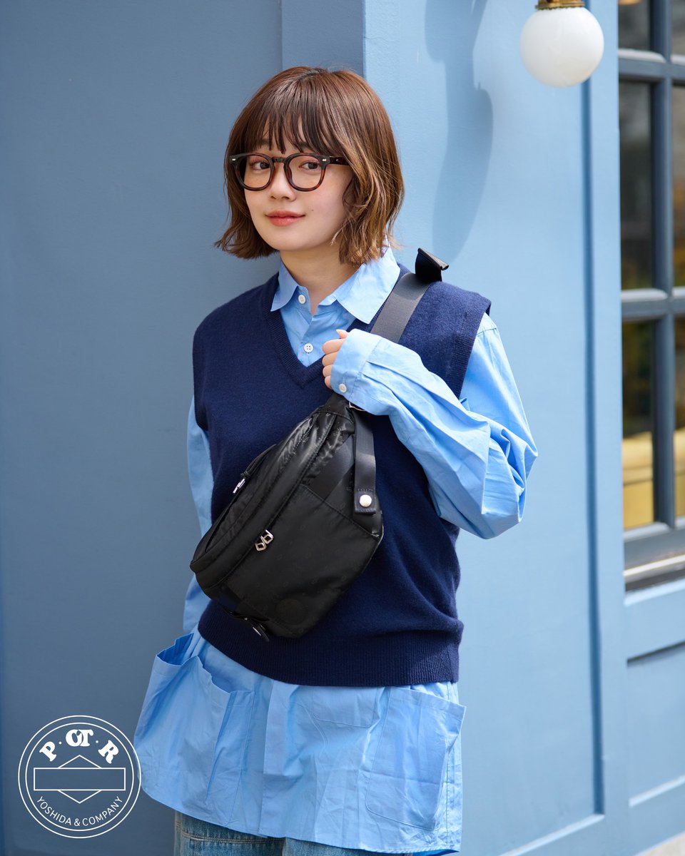 YOSHIDA_PORTER's tweet photo. 「POTR MONOGRAM」

MONOGRAMは、高密度に織り上げた光沢のあるナイロン生地に、POTRオリジナルのモノグラム柄をジャカードで表現したシリーズです。

綿ボンディング加工を施したこの生地は、軽さとしなやかさを持ちあわせているのが特徴です。

https://t.co/UX7fwGoj7d https://t.co/Q6FpatVh7R