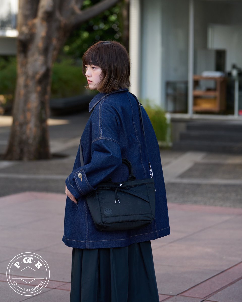porter_stand's tweet photo. 「POTR MONOGRAM」

高密度に織り上げた光沢のあるナイロン生地に、POTRオリジナルのモノグラム柄をジャカードで表現したシリーズです。

ぜひ、店頭にてご覧ください。
https://t.co/Ev4yENZNjR https://t.co/81sM7Anxq9