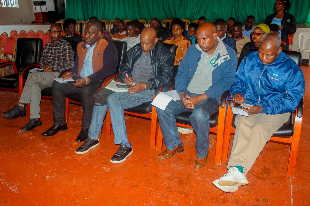 Musanze District (@musanzedistrict) on Twitter photo Muri iki gitondo, Visi Meya Ushinzwe Iterambere ry'Ubukungu <a href="/UWANYIRIGIRAcl3/">UWANYIRIGIRA clariss</a> ari kumwe n'umuyobozi w'Ishami ry'Ubuhinzi Ngendahayo Jean, yayoboye inama yahuje Abagoronome n'aba #SEDO ku ngamba zo kuzamura imikoreshereze y'ifumbire ya #DAP mu rwego rwo kongera umusaruro w'ubuhinzi Muri iki gitondo, Visi Meya Ushinzwe Iterambere ry'Ubukungu <a href="/UWANYIRIGIRAcl3/">UWANYIRIGIRA clariss</a> ari kumwe n'umuyobozi w'Ishami ry'Ubuhinzi Ngendahayo Jean, yayoboye inama yahuje Abagoronome n'aba #SEDO ku ngamba zo kuzamura imikoreshereze y'ifumbire ya #DAP mu rwego rwo kongera umusaruro w'ubuhinzi