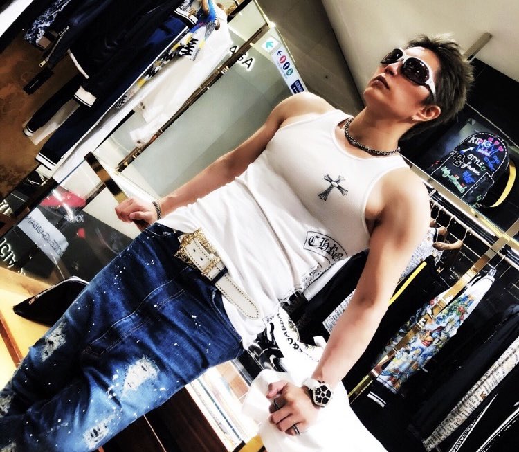 個人的に🐤 ドルガバでお買い物中の #GACKT さんのお写真の中では
