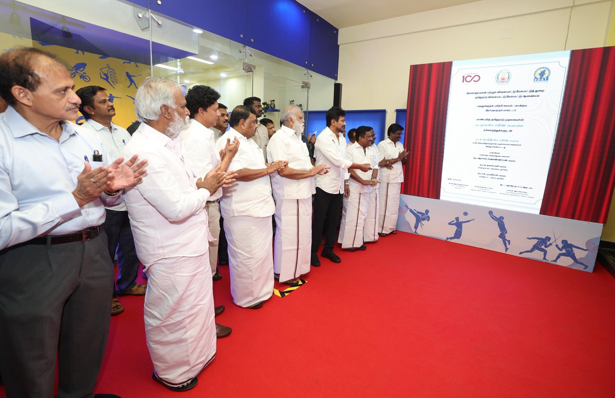 நம் வீரர்களின் திறமைக்கு களம் அமைத்துக் கொடுப்பதில், விளையாட்டுத்துறை சார்ந்த கட்டமைப்பே அடித்தளமாக திகழ்கிறது.

அந்த வகையில், தேனி மாவட்ட விளையாட்டு வளாகத்தில் சுமார் ரூ.6 கோடி மதிப்பில் கட்டப்பட்டுள்ள புதிய பல்நோக்கு உள்விளையாட்டு அரங்கினை (Multipurpose Indoor Stadium) சென்னை