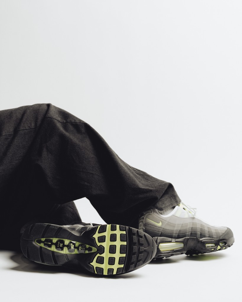 AFEWSTORE's tweet image. SHOP LINK ➡️ l8r.it/rjl5

Timeless design meets ultimate comfort. The Nike Air Max 95 OG is more than just a sneaker—it’s a statement. A true classic that never fades. 

#NikeAirMax95 #IconicStyle #afewstore