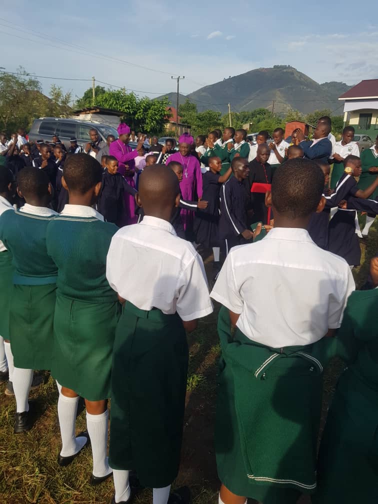 SrdSouth's tweet image. Joy as the Archbishop of Church of Uganda, His Grace Dr. Samuel Stephen Kaziimba Mugalu visits St. Paul&apos;s Vocational SS to lay a foundation stone on the school administration block. 
Thereafter, is heading to Inaugurate UCU - Kagando Constituent College
