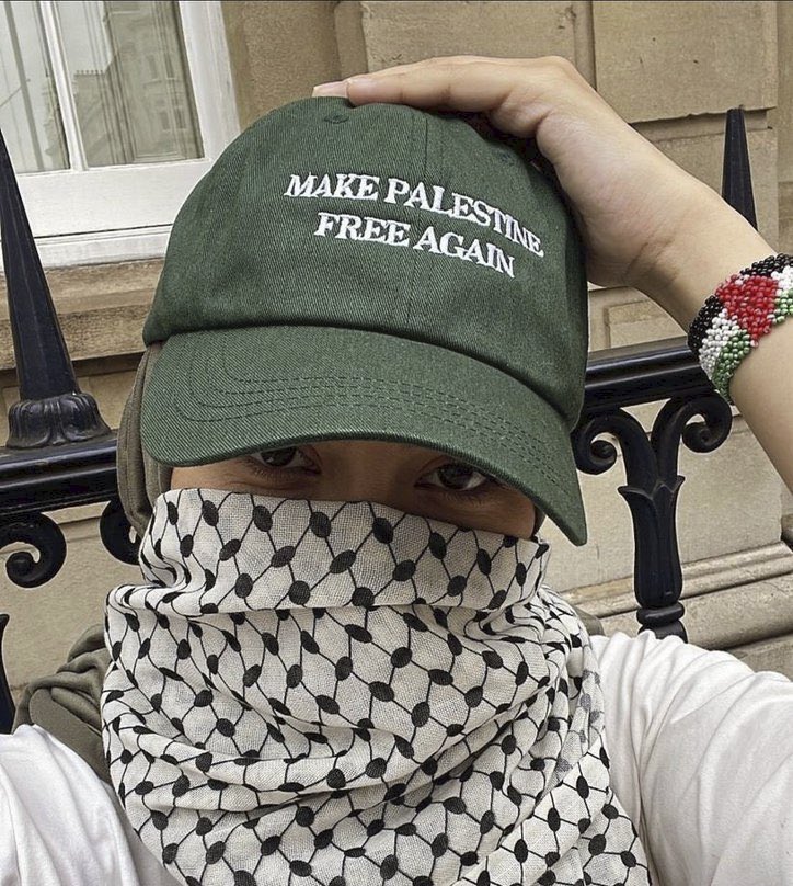 yousef_ki1's tweet photo. Would you wear this hat? https://t.co/tlCZ4JbuDp