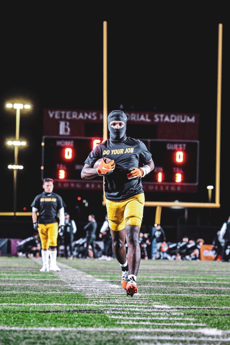 JaishonE11's tweet image. Still looking for a place to call home!! Not 100% committed!! Take a shot coaches💯
-OLB/Nickel
-6’2
-215
-C/O 25’
-State Champ🔰
hudl.com/v/2RdTUP
