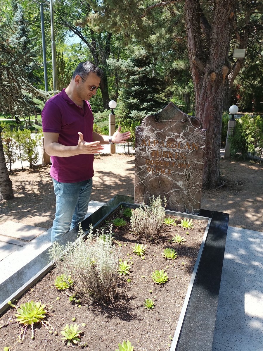 Türk Milliyetçilerinin Başbuğ, Türk Dünyasının Lideri, Büyük Devlet Adamı Merhum #alparslanturkes'i vefatının yıldönümünde saygı rahmet ve minnetle anıyoruz.

Bütün dualar sanadır BAŞBUĞUM.. Bütün özlemler sana..

Tebessümüne duyduğumuz özlem Tanrı Dağı’ndan büyük ..!