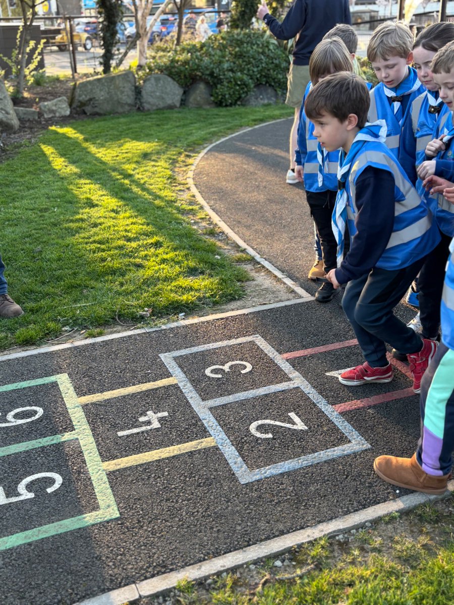 newryscouts's tweet photo. The beavers had a fantastic time this week ๐ฆซ
Scouts are in their element outdoors no matter the weather, but the brighter evenings allow us to go on short interactive walks during meetings ๐ฅพ
#scoutingtogether #scoutingireland #friendship #youthled #beaverscouts https://t.co/Q48GcKtHKt