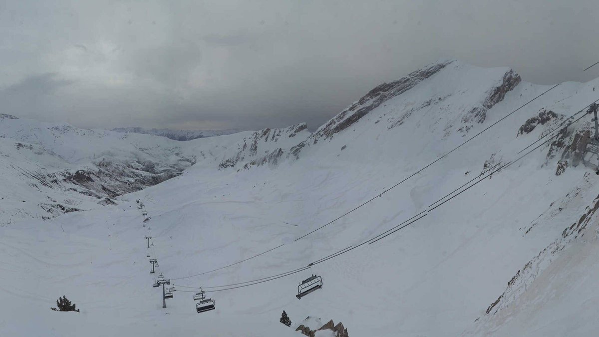 meteobenas's tweet photo. Amanece el día 4 de abril.
Cubierto.
Temperaturas mínimas.
#Benasque 7,3ºC.
#Renclusa 3,9ºC.
#Cogulla 2,3ºC.
#Aneto -4,0ºC.
Buenos días!
#meteo #ValledeBenasque https://t.co/78OjIW5Hop