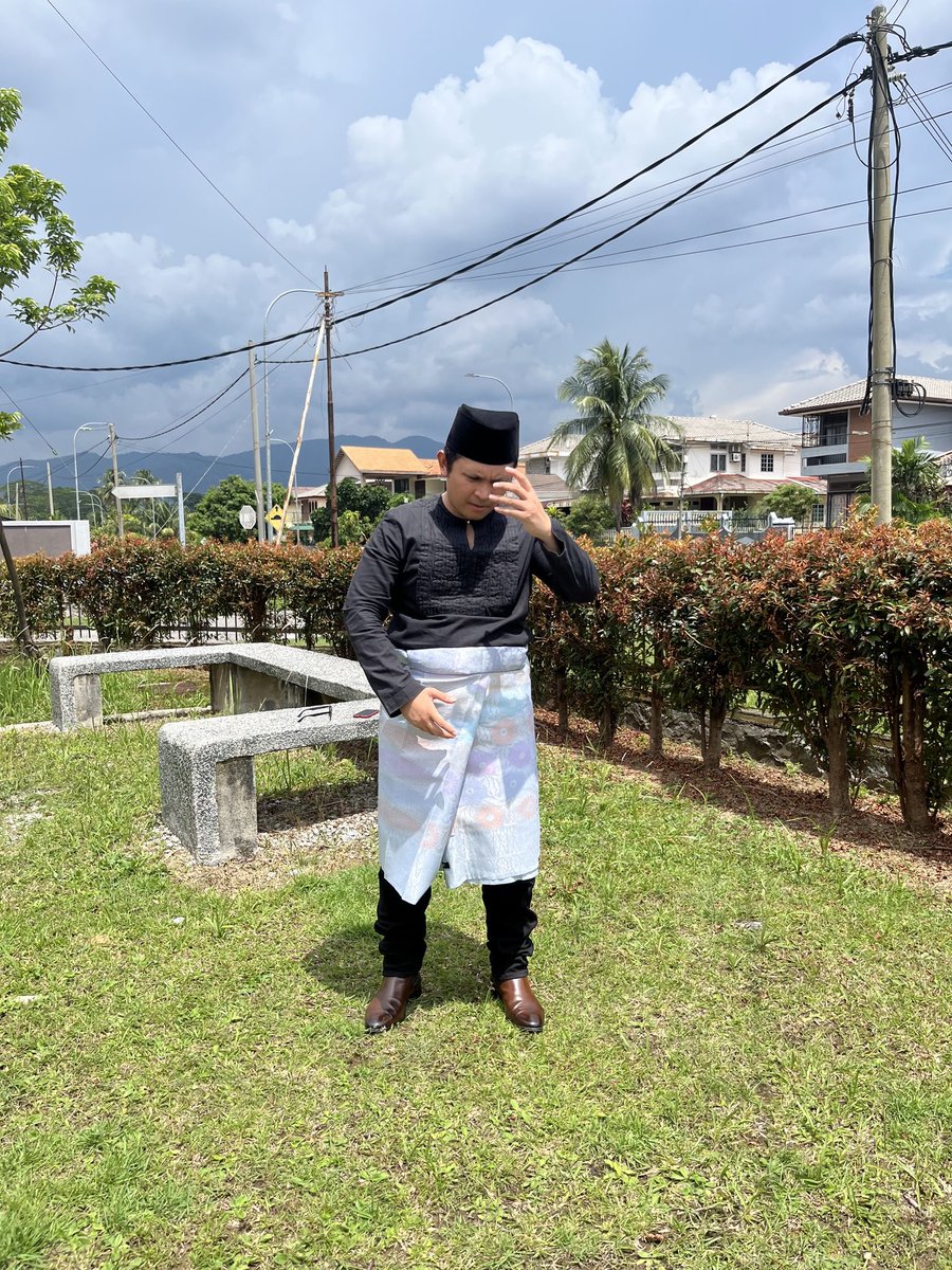 FiqriFMR's tweet photo. 2 days of Raya &amp; back to work https://t.co/ys4iS9hcr5