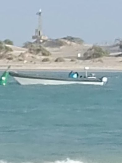 Y una vez más, esperando tranquilamente a que amaine el temporal, cualquier paseo mañanero por Sancti Petri (Chiclana) nos deja unas vistas únicas de la impunidad del narco, dueño y señor de estas aguas.
#ZonaDeEspecialSingularidad
