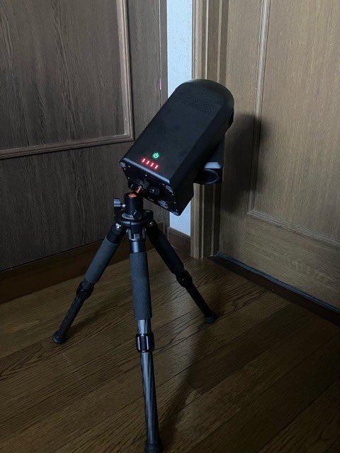 mr14393's tweet photo. そろそろZWO純正品の赤道儀mode対応機材など発売されそうなので、現時点での新たな出費はしたくない…
はい、使わずにお蔵入りしてたボール式雲台（X軸回転機構はボール調整と別に備わってます） で無理矢理 EQ mode🔭を試してみました！
『押すなよ！絶対に押すなよ‼︎😥』

意外に普通に動きます https://t.co/xfYitUFxAP