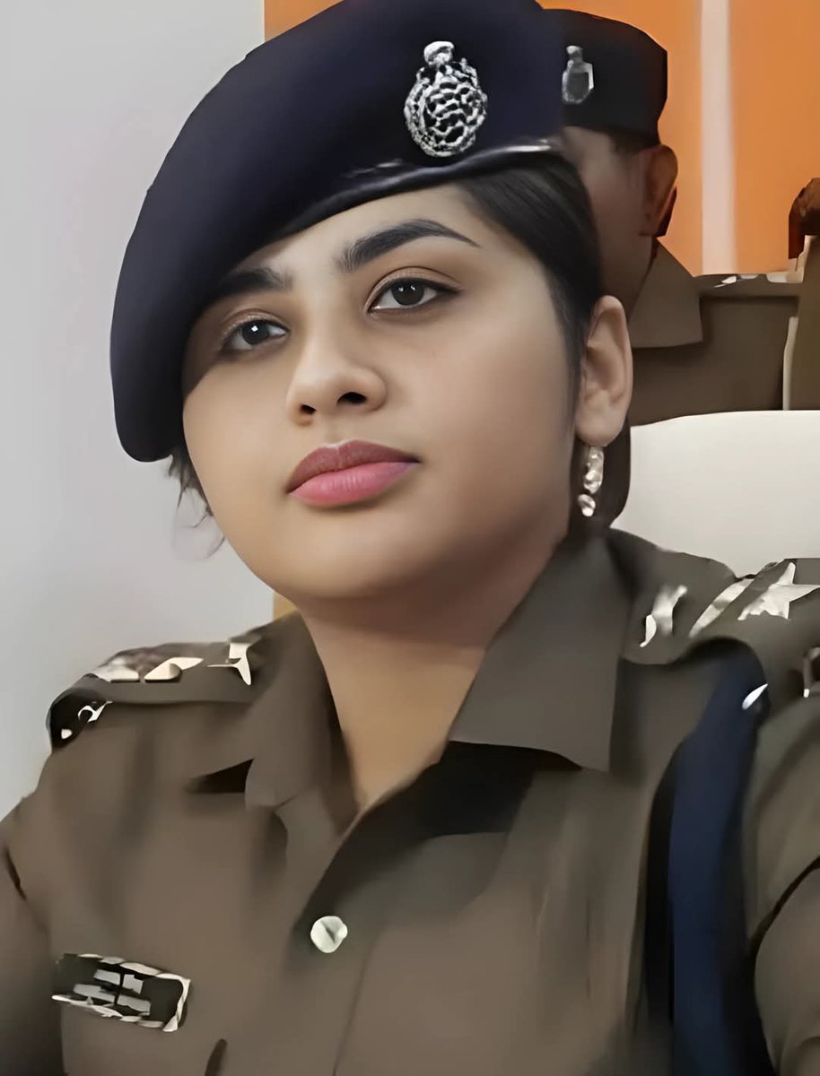 बिहार में एक और IPS का इस्तीफा, काम्या मिश्रा ने छोड़ी सेवा
केंद्र सरकार ने बिहार कैडर की IPS अधिकारी और दरभंगा ग्रामीण की पूर्व एसपी काम्या मिश्रा का इस्तीफा मंजूर कर लिया है। मिश्रा ने अगस्त 2023 में निजी कारणों से इस्तीफा दिया था।

#KamyaMishra #IPSResignation