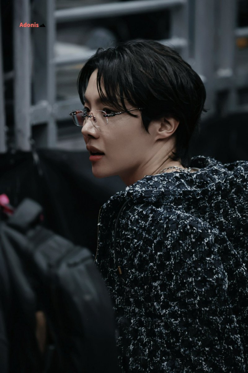 250403 NBA Lakers vs Warriors

#jhope #제이홉 #정호석 #ジェイホープ 
#BTS #방탄소년단 
#jhopexLAKERS
#jhopexNBA

<a href="/BTS_twt/">방탄소년단</a>